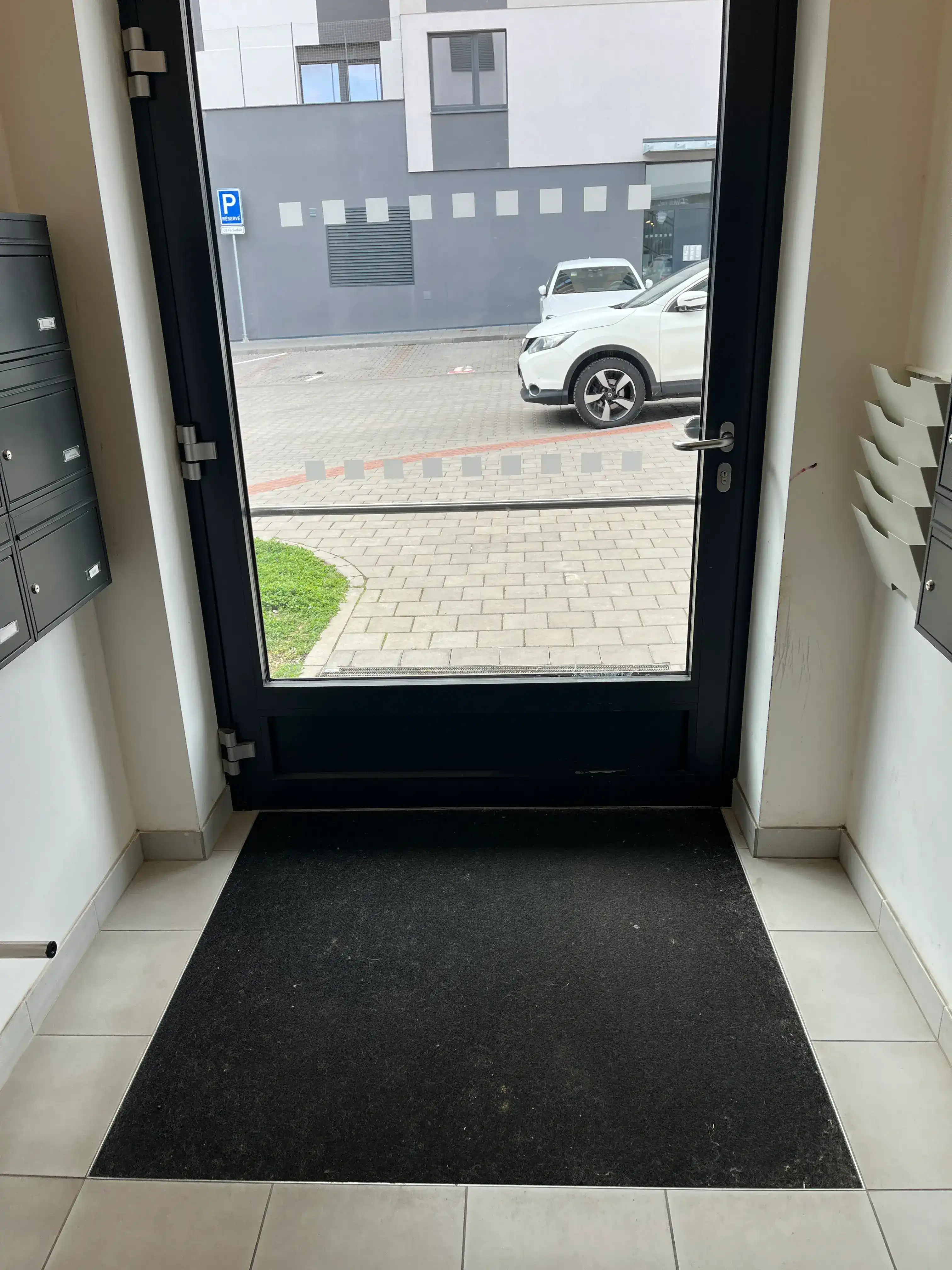 Před úklidem — Vstup do domu | PrimeClean Brno